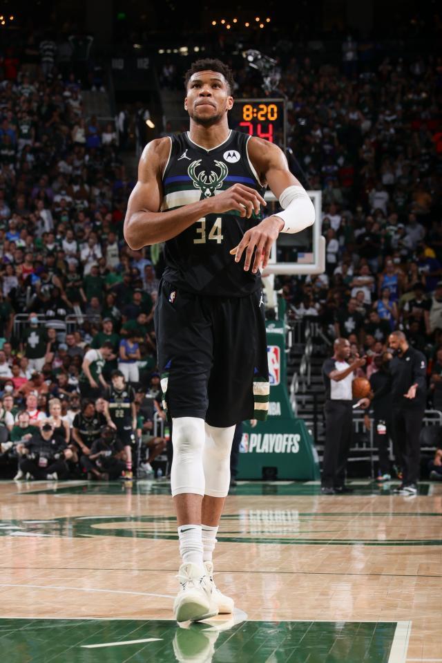 世界杯高清直播平台-字母哥终于放弃三分球 篮下14中10冲垮篮网防线